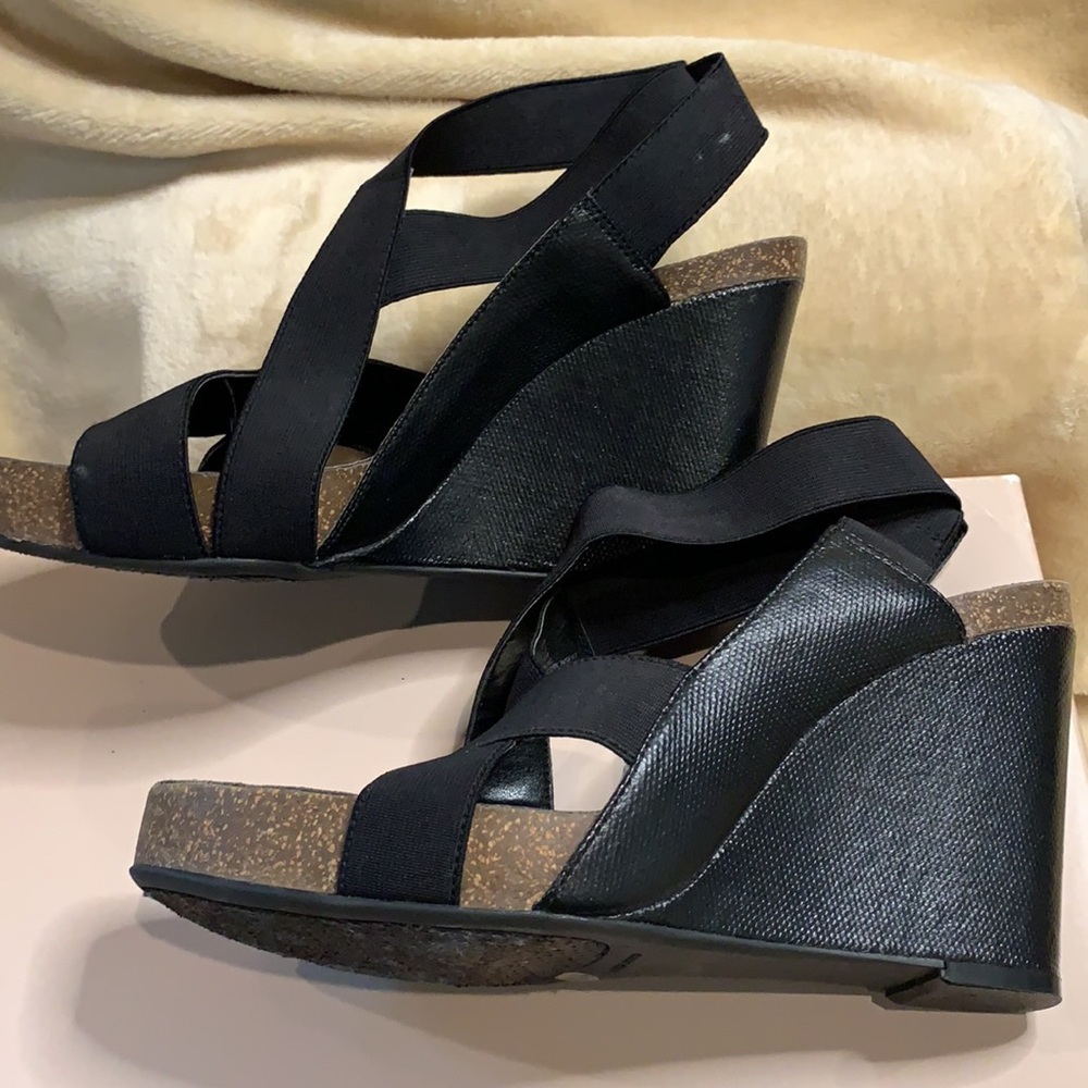BCBGeneration -BG Tundra -ladies wedge heels - Picture 3 of 12